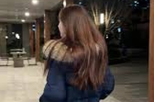 谢娜成都演唱会想看人数超35万艺人跨界为何引争议