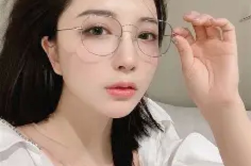 与辉同行销售超千万网红产品“翻车”!海外注册地竟是汽修厂策划:没有故事“就编嘛” 与辉同行销售超千万网红产品“翻车”!海外注册地竟是汽修厂策划:没有故事“就编嘛”